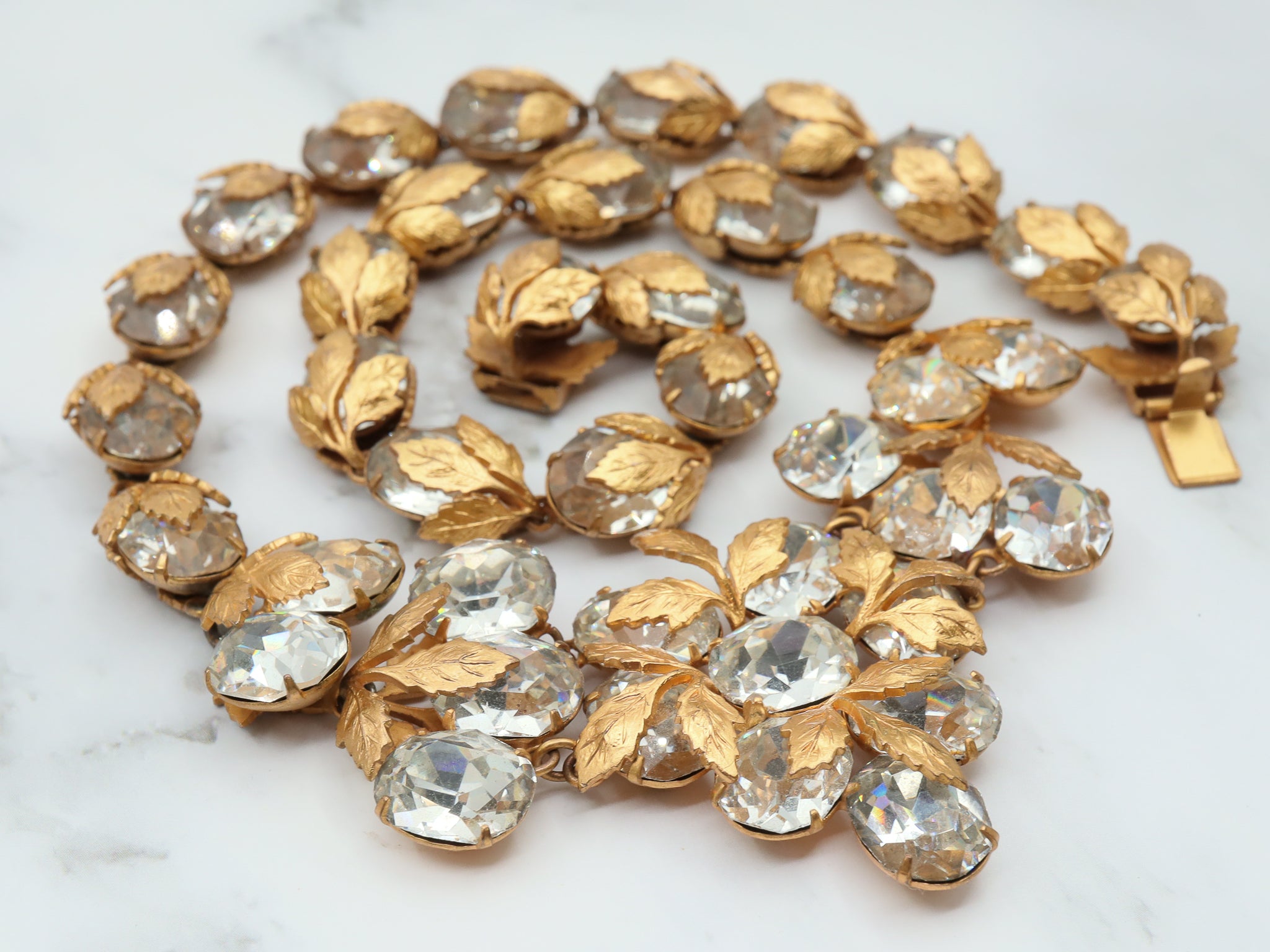 Exceptional antique Victorian foil back paste gold plated leaf detailed necklace 18.5"